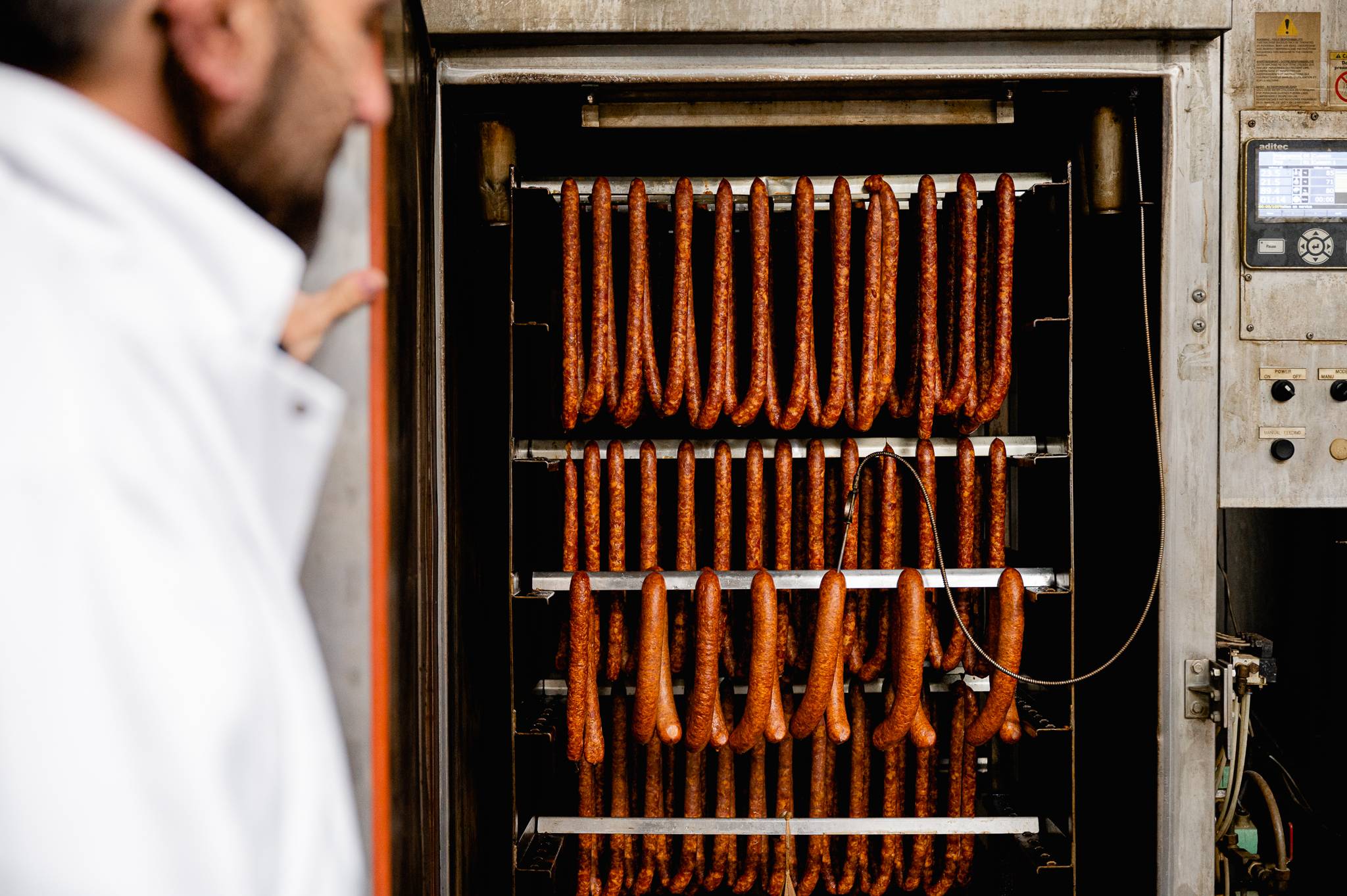 Charcuterie Balkani - vitrine de saucisses