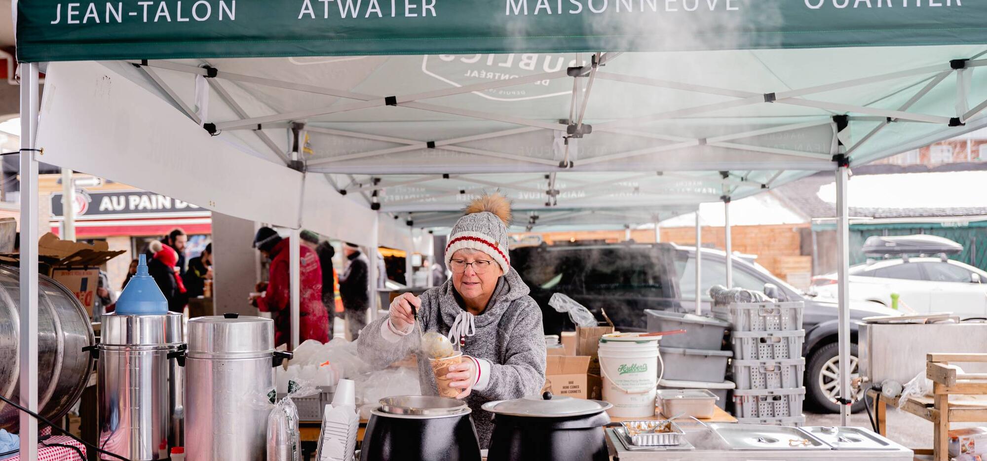 préparation de la soupe en plein air