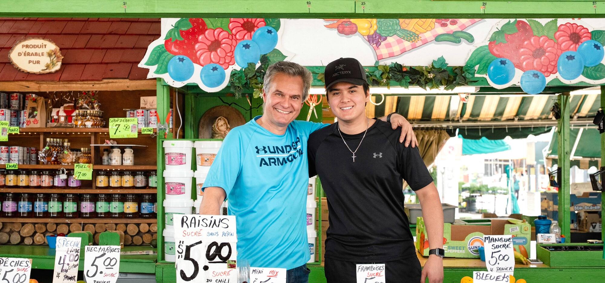 eric lecuyer et son fils au marché jean-talon