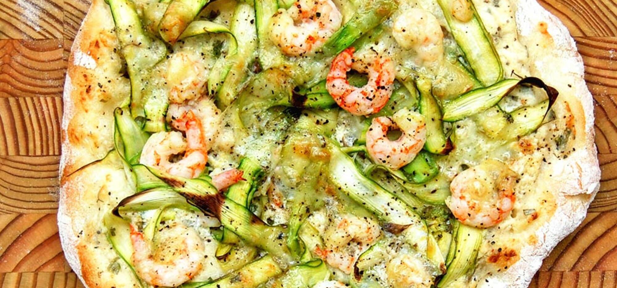 Pizza aux rubans d’asperge, crevettes nordiques et Gré des Champs