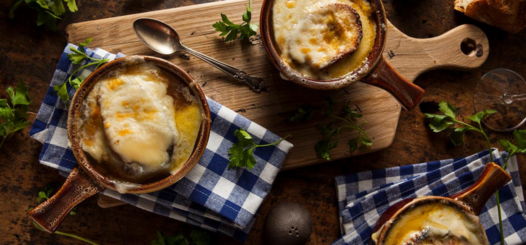 Soupe à l’oignon à la bière – Croûton fromagé au cheddar fort