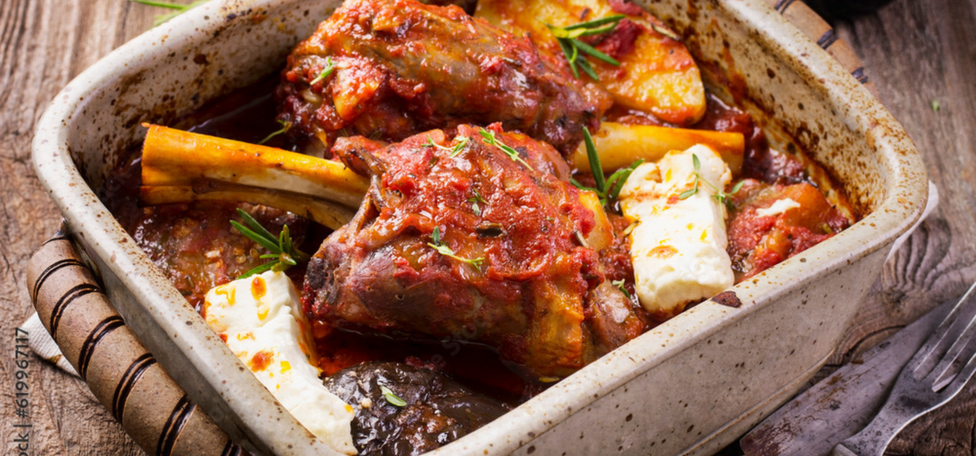 Braised lamb shanks with tomatoes and its muscatel wine