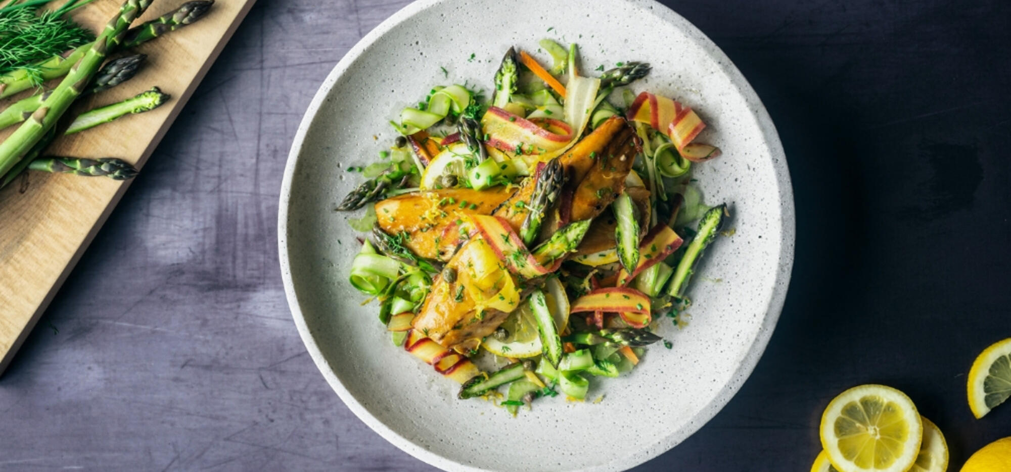 Smoked mackerel salad with asparagus and marinated raw vegetables