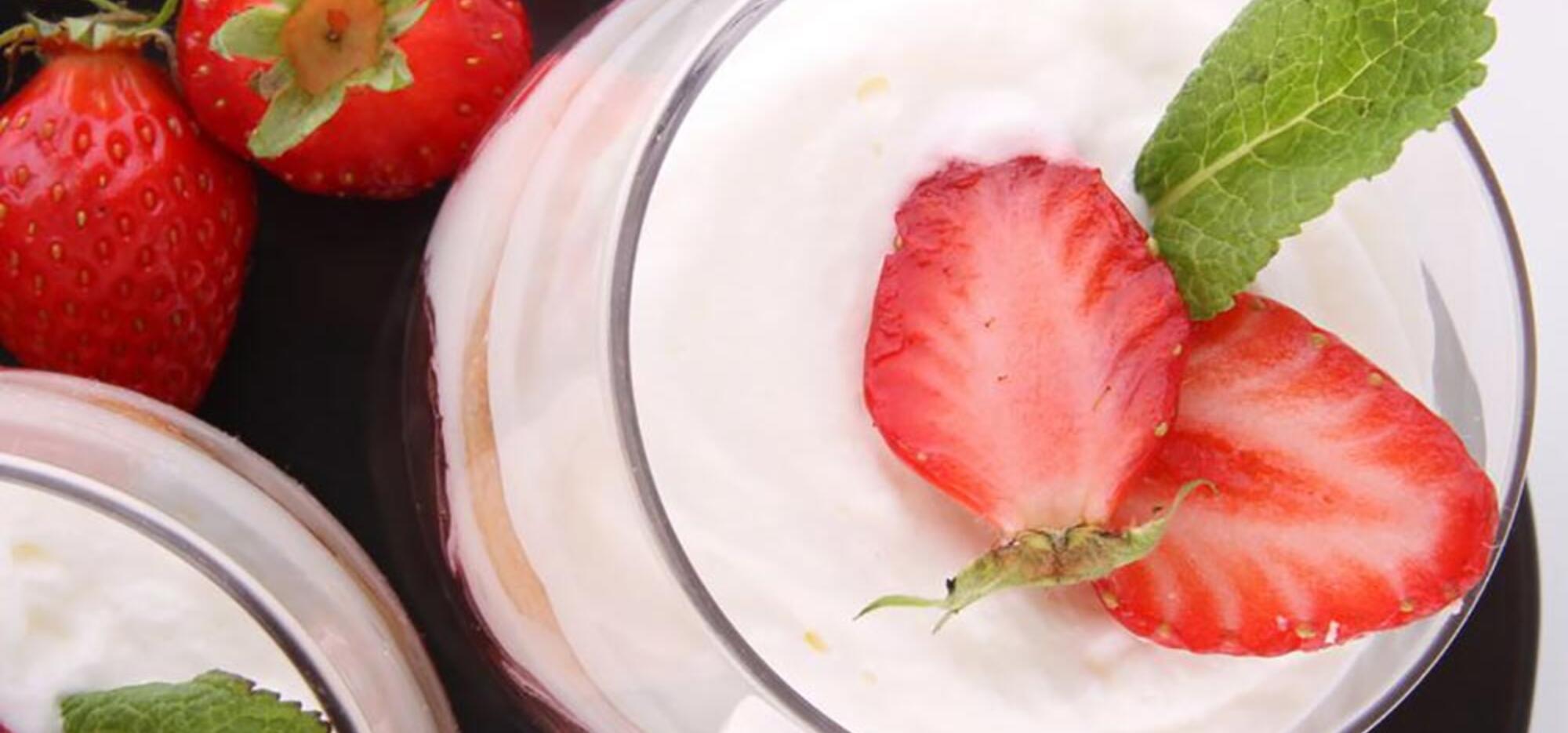 Compote de rhubarbe et fraises du Québec façon Tiramisu
