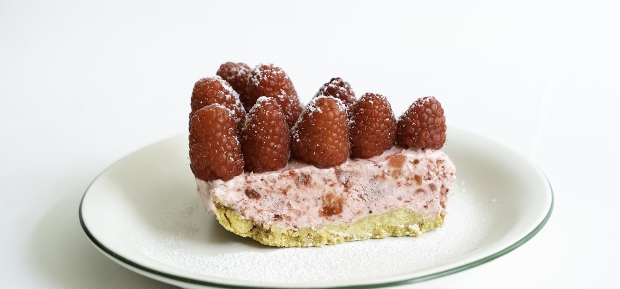 Carrés glacés à la fraise et aux biscuits vanille