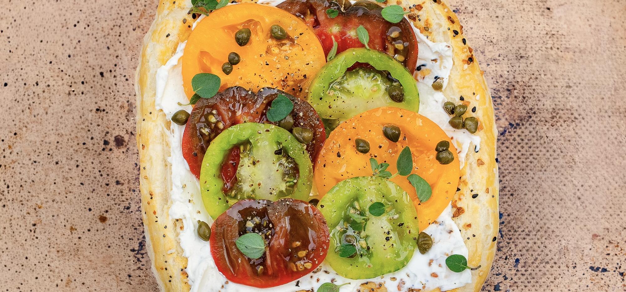Tarte feuilletée aux tomates façon bagel tout garni