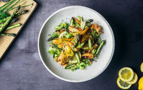 Smoked mackerel salad with asparagus and marinated raw vegetables