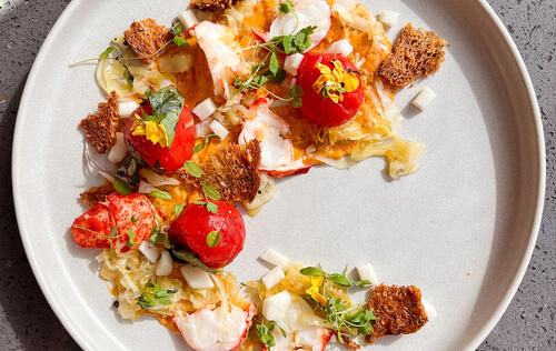 Homard, mayo agrumes et piment fumé, tomates marinées, chou-rave