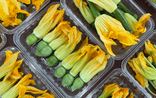 Beignets de fleurs de courgettes farcies