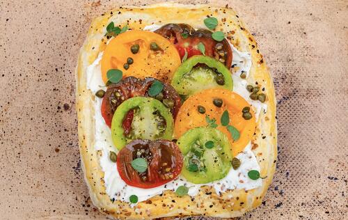 Tomato puff pastry tart, everything bagel style
