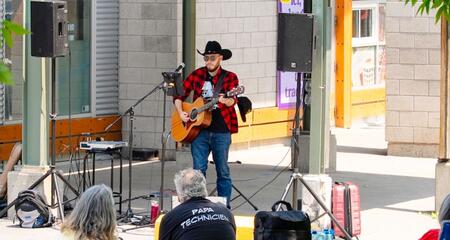 Performance musicale au Marché Maisonneuve