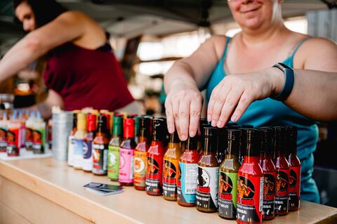 dégustation de sauces piquantes marche jean-talon