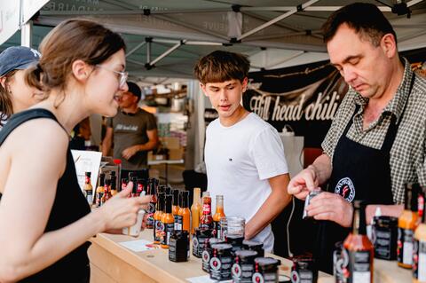 dégustation de sauces piquantes marche jean-talon