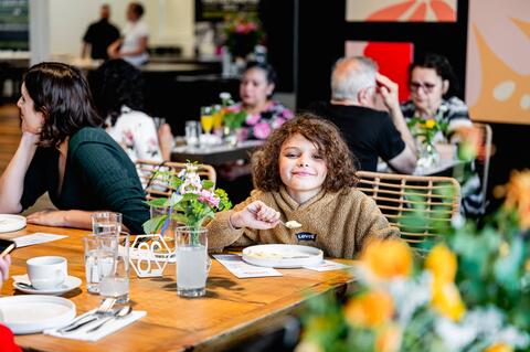 enfant restaurant marché jean-talon