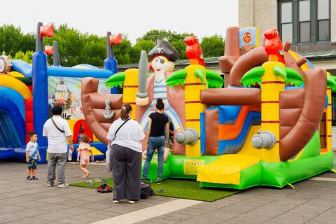 Jeux gonflables événement marché maisonneuve