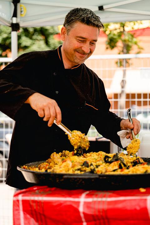 paella at the market