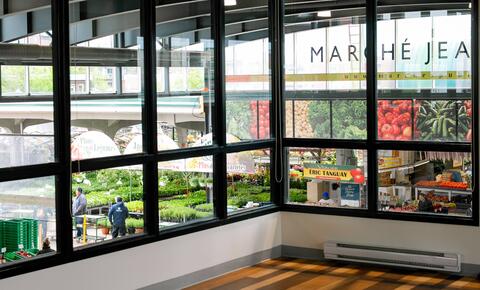 vue de la salle à louer du marché jean-talon