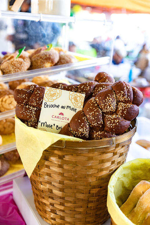miche de pain au marché jean-talon