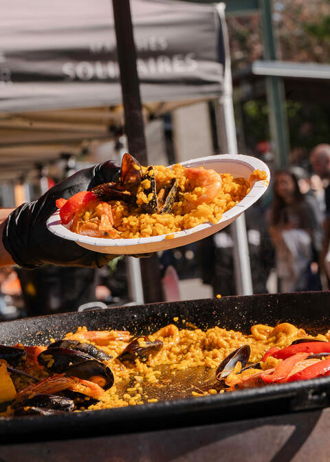 Paella au Oktoberfest du Marché Maisonneuve