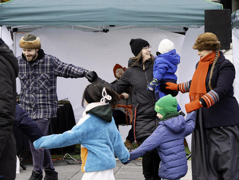 Danse traditionnelle en groupe