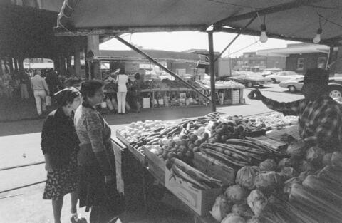 Marché Jea-Talon 1977 - BAnQ - E6,S7,SS1,D771739-771740
