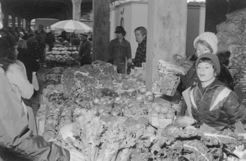 Marché Jean-Talon 1979 - BAnQ - E6,S7,SS1,D790872-790875