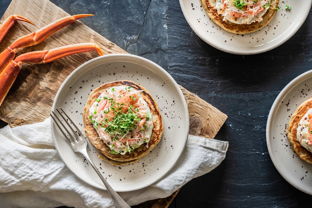 Snow Crab Blinis, Homemade Mayo and Sprouts, Plats principaux