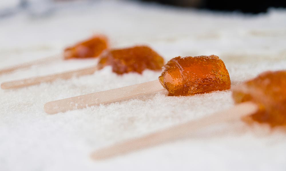 Maple toffee on snow, Produits de l'érable et miel