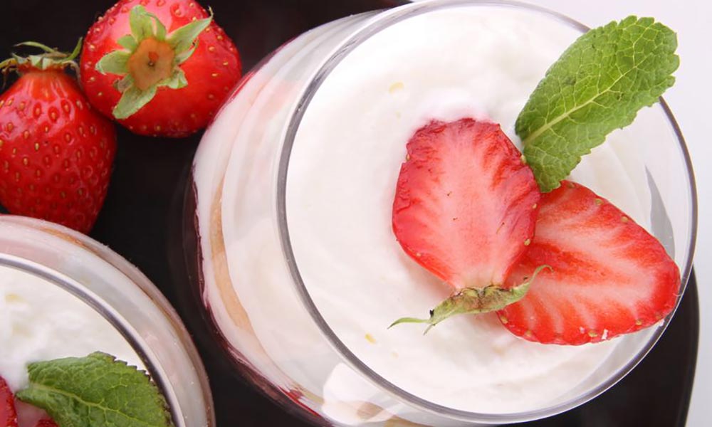 Compote de rhubarbe et fraises du Québec façon Tiramisu, Desserts et collations